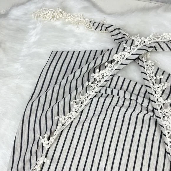 ⚓️ NWOT Oatmeal Black Striped Triangle Bandanna Scarf Lace Fringe Forever 21 OS - Picture 9 of 16